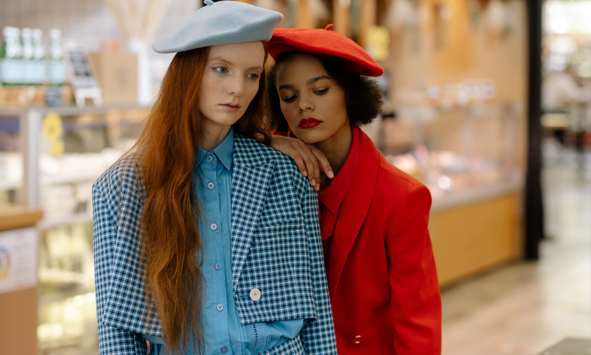 Zmień swój styl - czapki damskie od producenta, które tworzą modę