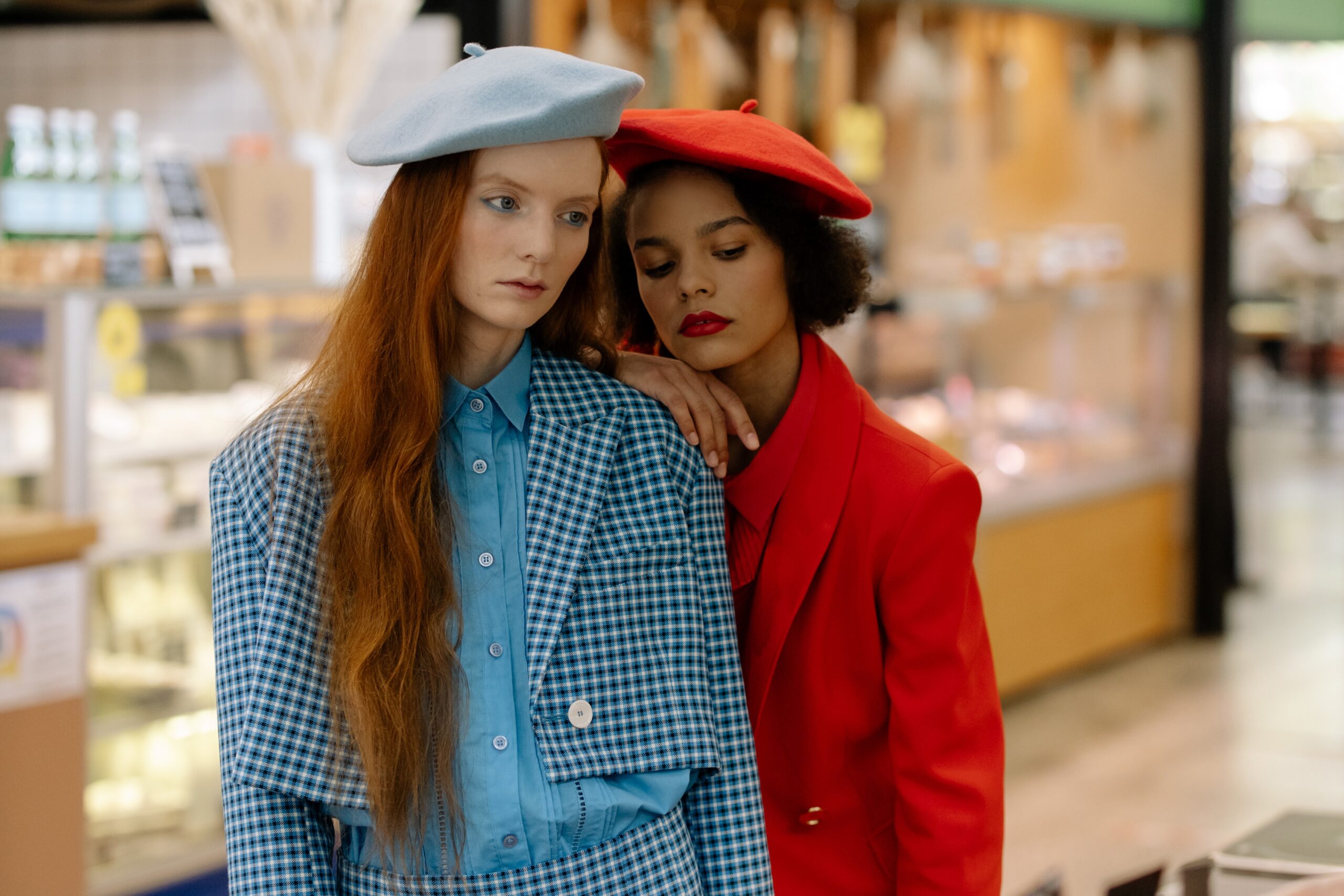 Zmień swój styl - czapki damskie od producenta, które tworzą modę